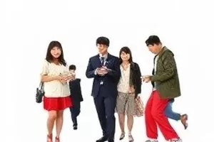 《物料撤换记录》封面，并排摆放的两张印刷海报样张